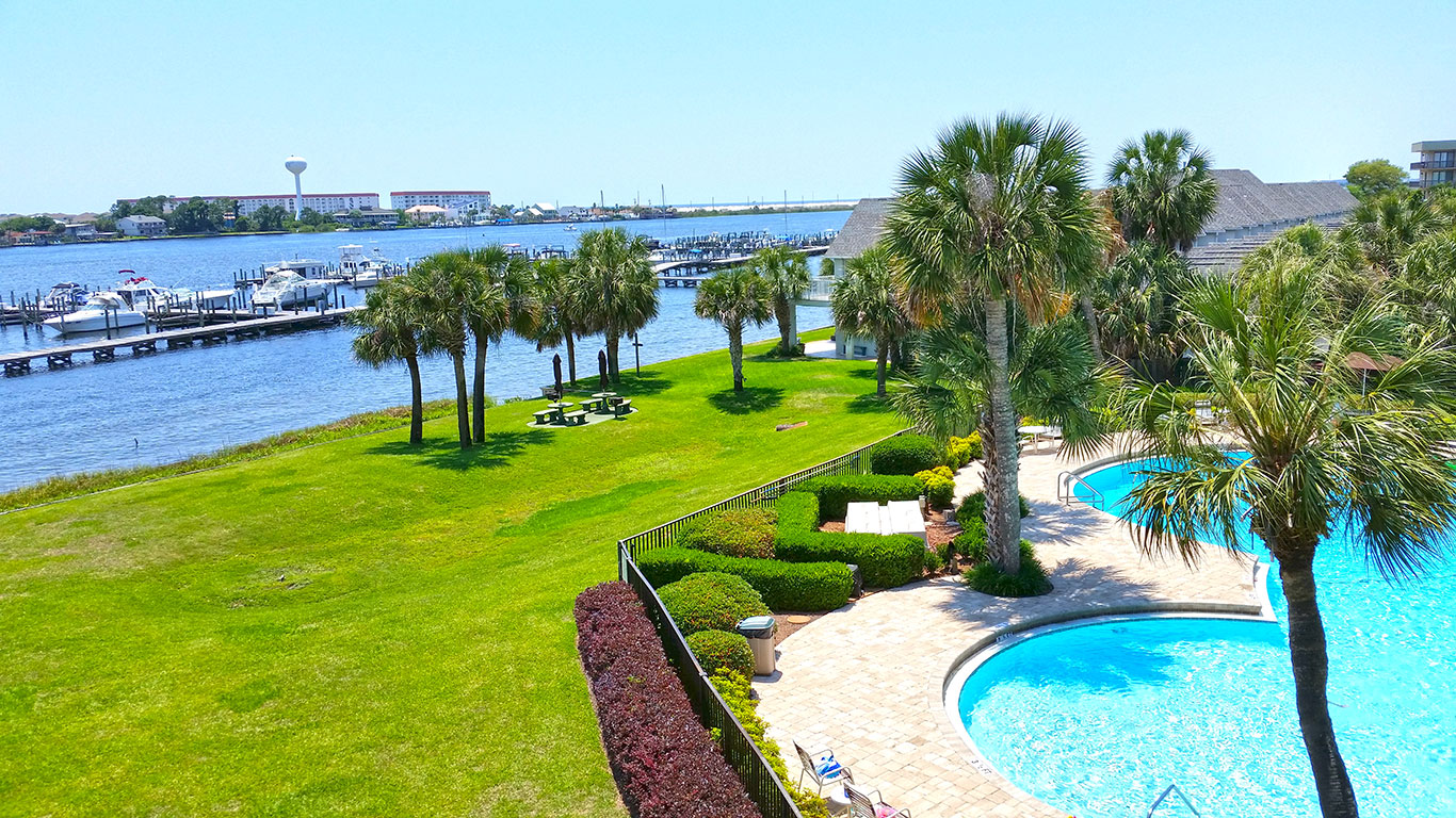 A306 Pirates Bay HC Condos