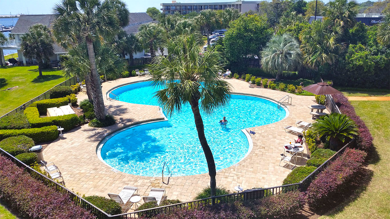 A306 Pirates Bay HC Condos