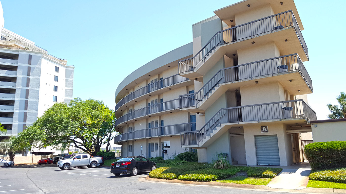 A306 Pirates Bay HC Condos