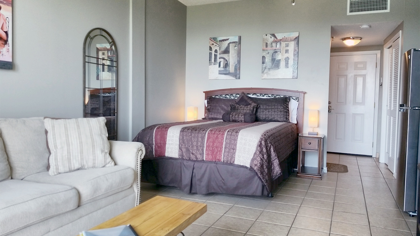 A306 Pirates Bay HC Condos